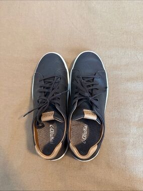 OluKai Men's Brown Golf Sneakers with Tan Accents